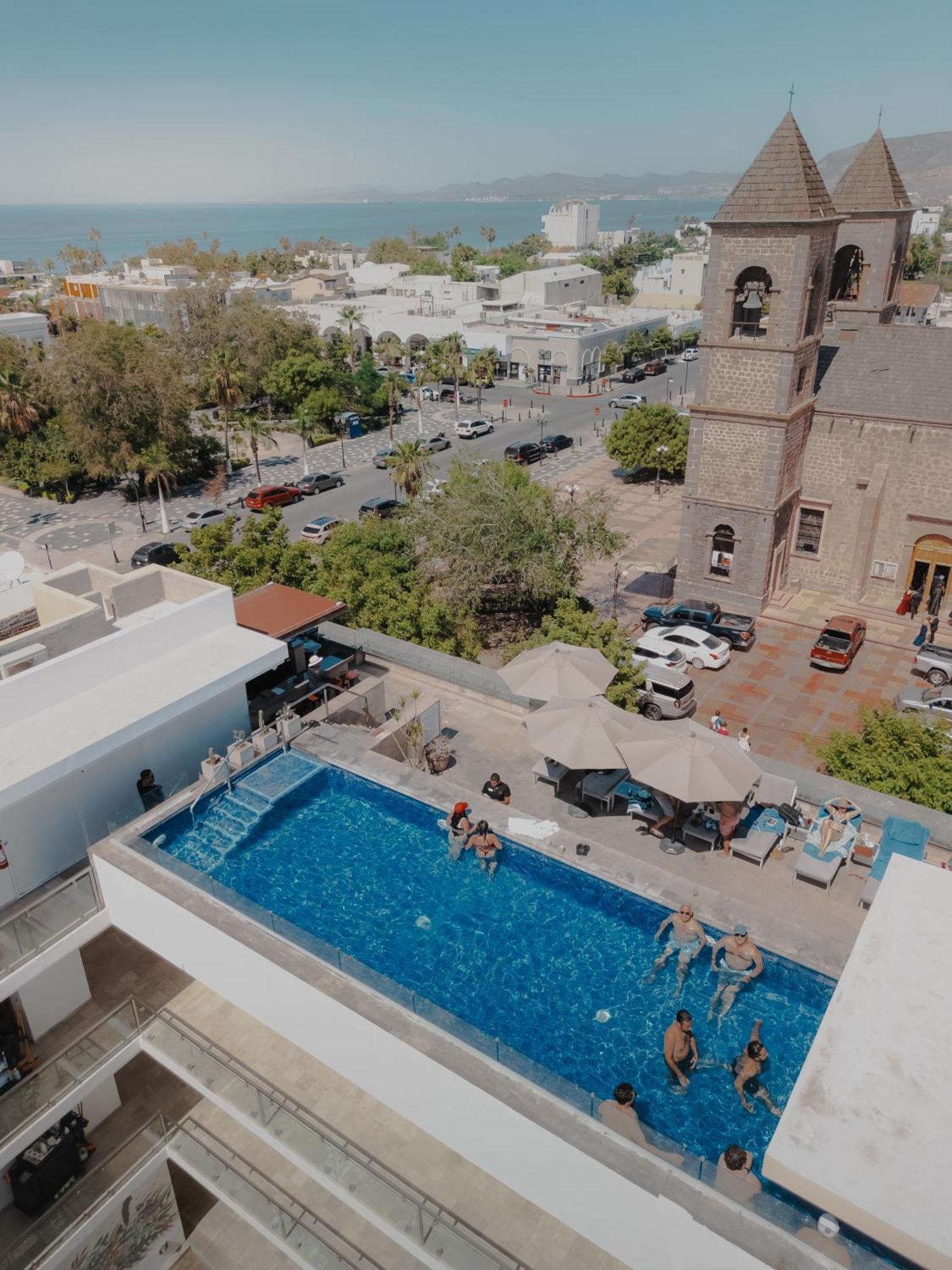 Hotel Catedral La Paz Eksteriør billede Aerial view of the rooftop pool at the Hotel Indigo, Perth