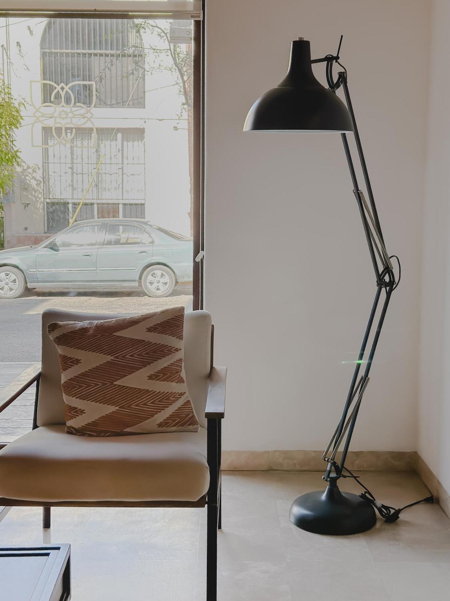 Hotel Catedral La Paz Eksteriør billede A floor lamp