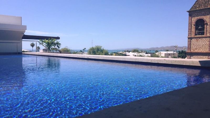 Hotel Catedral La Paz Eksteriør billede Infinity pool at the hotel
