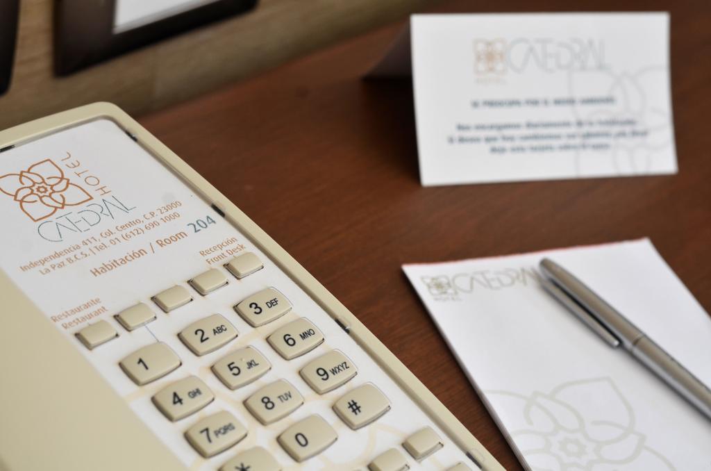 Hotel Catedral La Paz Eksteriør billede A telephone with a business card