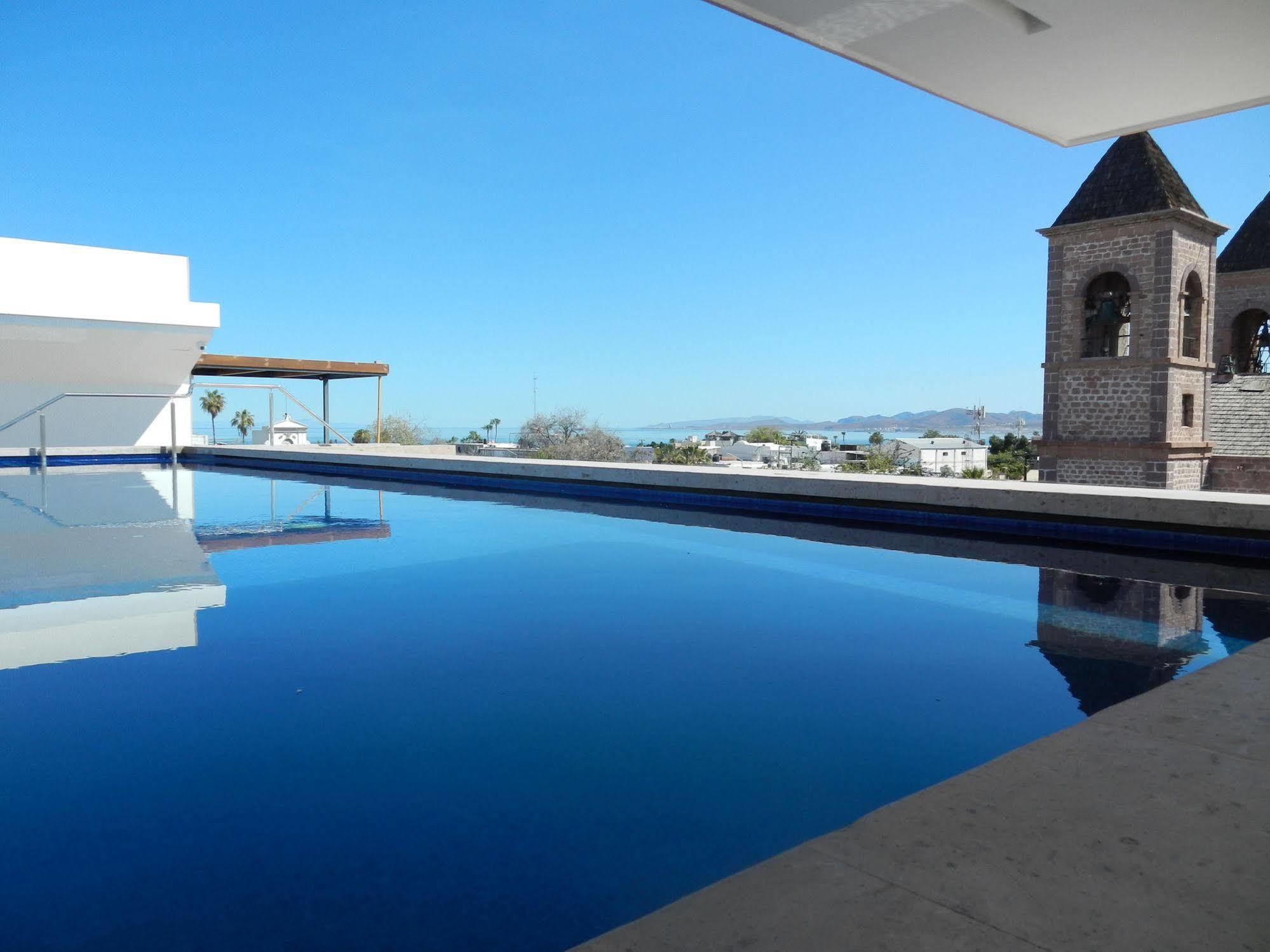 Hotel Catedral La Paz Eksteriør billede View of the swimming pool