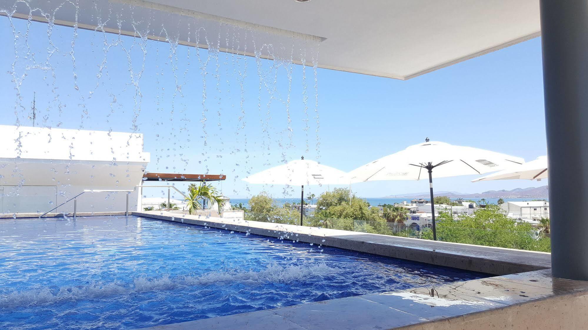 Hotel Catedral La Paz Eksteriør billede Rooftop pool at the Hotel